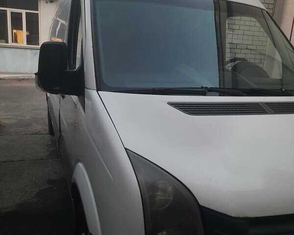 Белый Фольксваген Крафтер, объемом двигателя 2 л и пробегом 482 тыс. км за 11000 $, фото 1 на Automoto.ua