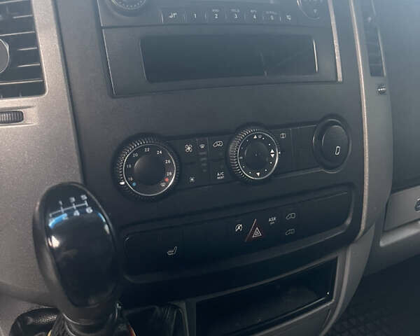 Белый Фольксваген Крафтер, объемом двигателя 2 л и пробегом 400 тыс. км за 10500 $, фото 9 на Automoto.ua