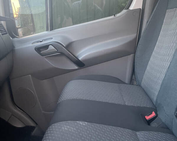 Белый Фольксваген Крафтер, объемом двигателя 2 л и пробегом 400 тыс. км за 10500 $, фото 10 на Automoto.ua