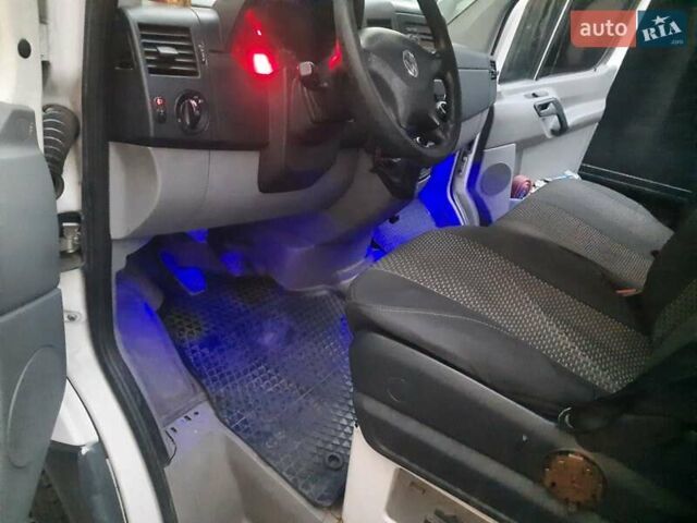 Белый Фольксваген Крафтер, объемом двигателя 2 л и пробегом 482 тыс. км за 11000 $, фото 10 на Automoto.ua