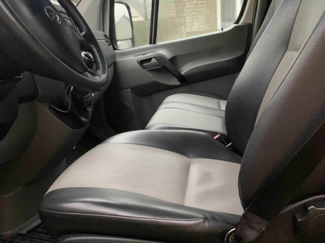 Белый Фольксваген Крафтер, объемом двигателя 1.97 л и пробегом 370 тыс. км за 14000 $, фото 5 на Automoto.ua