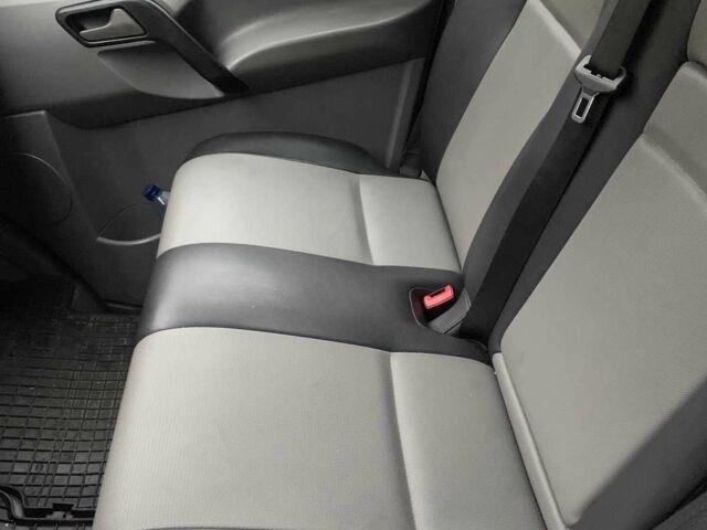 Белый Фольксваген Крафтер, объемом двигателя 1.97 л и пробегом 370 тыс. км за 14000 $, фото 6 на Automoto.ua