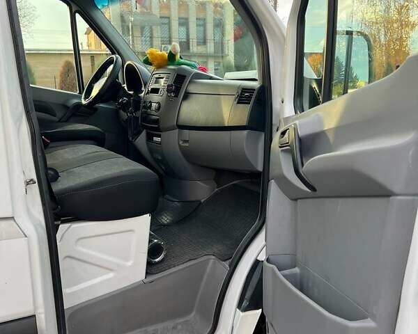 Белый Фольксваген Крафтер, объемом двигателя 2 л и пробегом 290 тыс. км за 13700 $, фото 20 на Automoto.ua