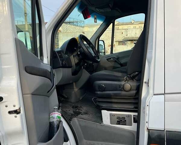 Белый Фольксваген Крафтер, объемом двигателя 2 л и пробегом 290 тыс. км за 13700 $, фото 25 на Automoto.ua