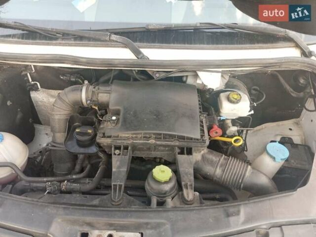 Белый Фольксваген Крафтер, объемом двигателя 2 л и пробегом 290 тыс. км за 13900 $, фото 4 на Automoto.ua