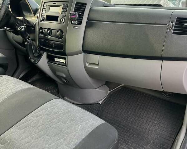 Белый Фольксваген Крафтер, объемом двигателя 2 л и пробегом 290 тыс. км за 13700 $, фото 8 на Automoto.ua