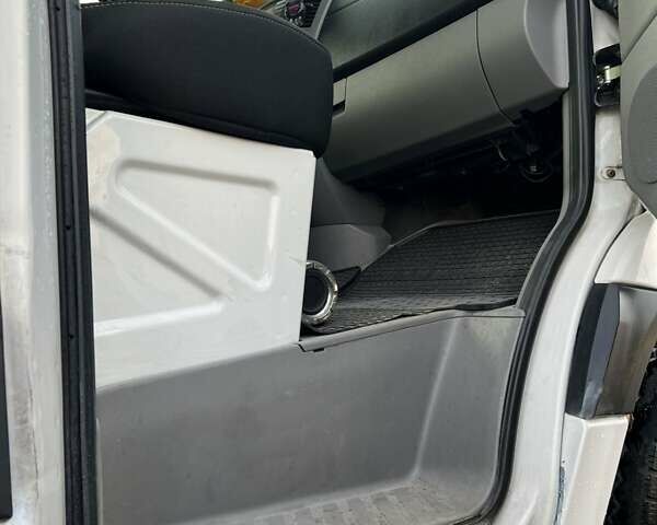 Белый Фольксваген Крафтер, объемом двигателя 2 л и пробегом 290 тыс. км за 13700 $, фото 13 на Automoto.ua