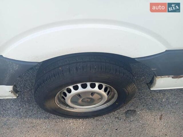 Белый Фольксваген Крафтер, объемом двигателя 2 л и пробегом 290 тыс. км за 13900 $, фото 3 на Automoto.ua