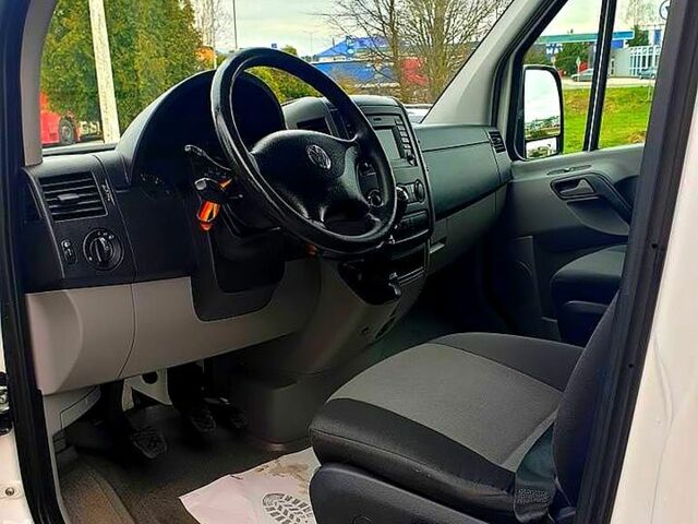 Белый Фольксваген Крафтер, объемом двигателя 2 л и пробегом 320 тыс. км за 16800 $, фото 2 на Automoto.ua