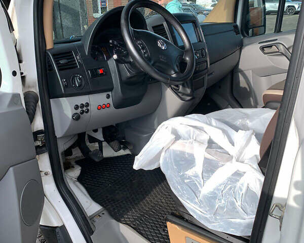 Белый Фольксваген Крафтер, объемом двигателя 2 л и пробегом 250 тыс. км за 19500 $, фото 3 на Automoto.ua