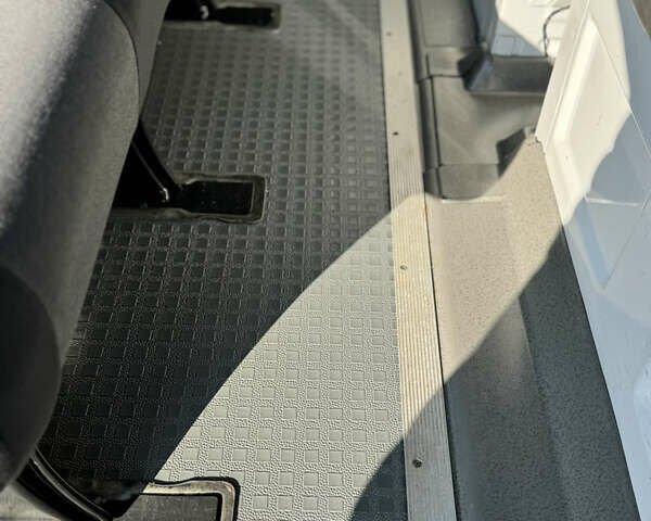 Белый Фольксваген Крафтер, объемом двигателя 2 л и пробегом 264 тыс. км за 17500 $, фото 21 на Automoto.ua