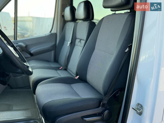 Белый Фольксваген Крафтер, объемом двигателя 2 л и пробегом 264 тыс. км за 17500 $, фото 12 на Automoto.ua