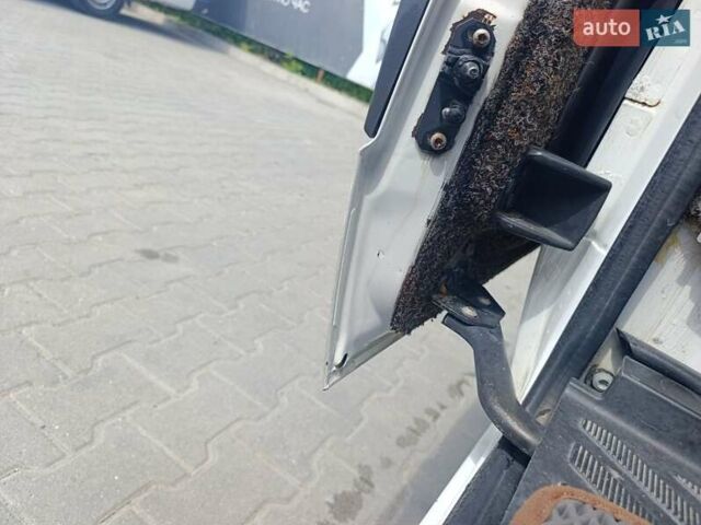 Белый Фольксваген Крафтер, объемом двигателя 1.97 л и пробегом 320 тыс. км за 14000 $, фото 6 на Automoto.ua