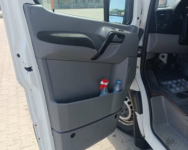 Белый Фольксваген Крафтер, объемом двигателя 1.97 л и пробегом 320 тыс. км за 14000 $, фото 4 на Automoto.ua