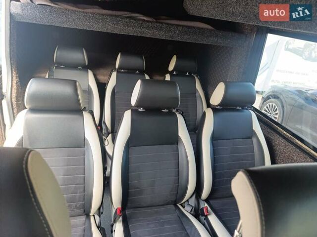 Белый Фольксваген Крафтер, объемом двигателя 1.97 л и пробегом 320 тыс. км за 14000 $, фото 11 на Automoto.ua