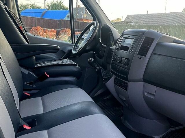 Білий Фольксваген Крафтєр, об'ємом двигуна 2 л та пробігом 327 тис. км за 14200 $, фото 5 на Automoto.ua