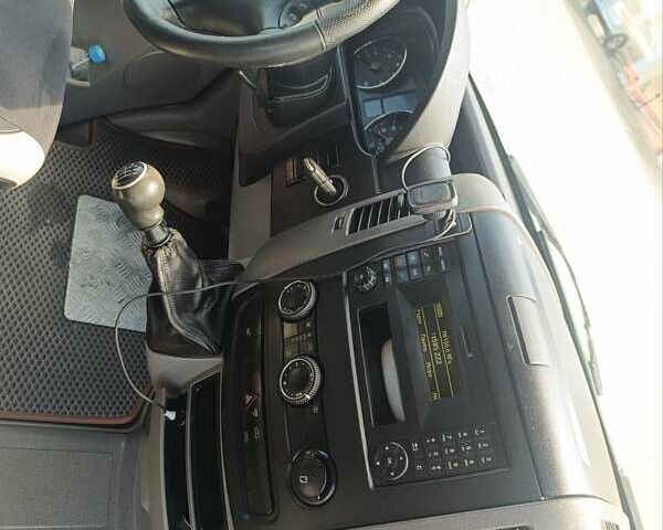 Белый Фольксваген Крафтер, объемом двигателя 1.97 л и пробегом 320 тыс. км за 14000 $, фото 10 на Automoto.ua