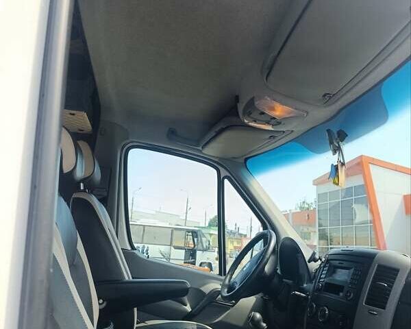 Белый Фольксваген Крафтер, объемом двигателя 1.97 л и пробегом 320 тыс. км за 14000 $, фото 9 на Automoto.ua