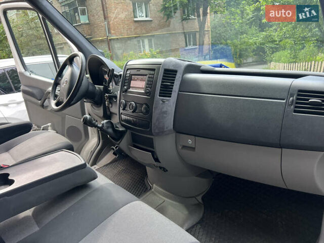 Белый Фольксваген Крафтер, объемом двигателя 1.97 л и пробегом 257 тыс. км за 17000 $, фото 25 на Automoto.ua