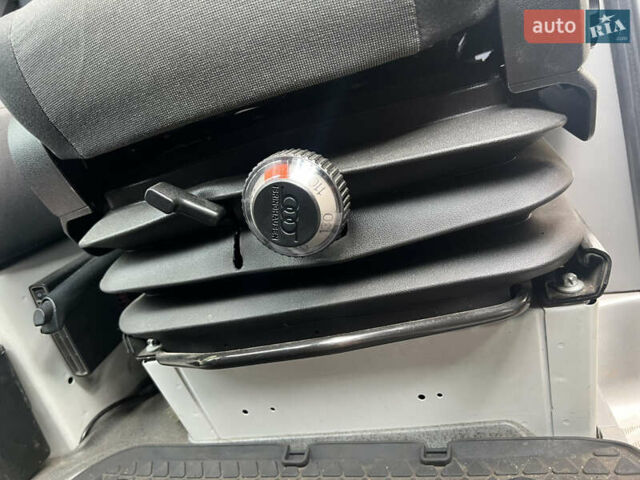 Белый Фольксваген Крафтер, объемом двигателя 1.97 л и пробегом 257 тыс. км за 17000 $, фото 33 на Automoto.ua