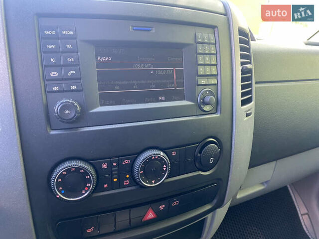 Белый Фольксваген Крафтер, объемом двигателя 1.97 л и пробегом 360 тыс. км за 20000 $, фото 7 на Automoto.ua