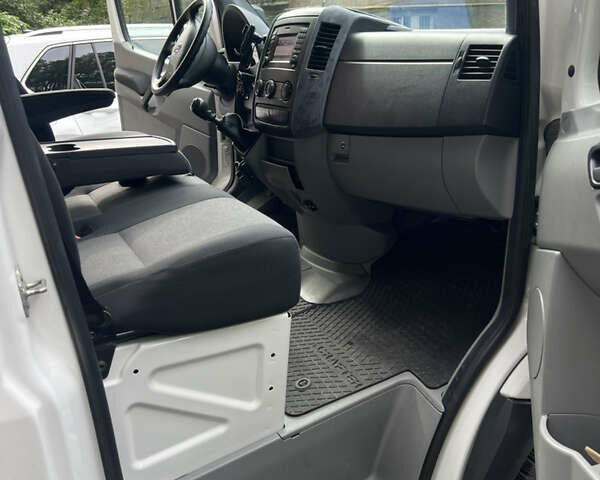 Белый Фольксваген Крафтер, объемом двигателя 1.97 л и пробегом 257 тыс. км за 17000 $, фото 40 на Automoto.ua