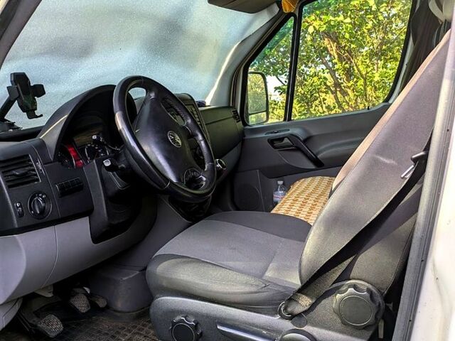 Белый Фольксваген Крафтер, объемом двигателя 2 л и пробегом 366 тыс. км за 17100 $, фото 2 на Automoto.ua