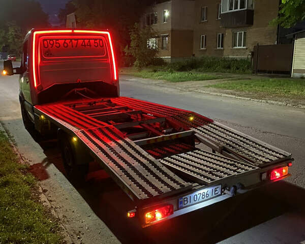 Белый Фольксваген Крафтер, объемом двигателя 1.97 л и пробегом 360 тыс. км за 20000 $, фото 1 на Automoto.ua