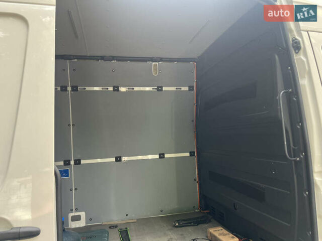 Белый Фольксваген Крафтер, объемом двигателя 1.97 л и пробегом 257 тыс. км за 17000 $, фото 16 на Automoto.ua