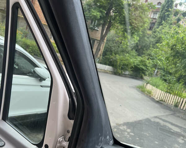 Белый Фольксваген Крафтер, объемом двигателя 1.97 л и пробегом 257 тыс. км за 17000 $, фото 38 на Automoto.ua