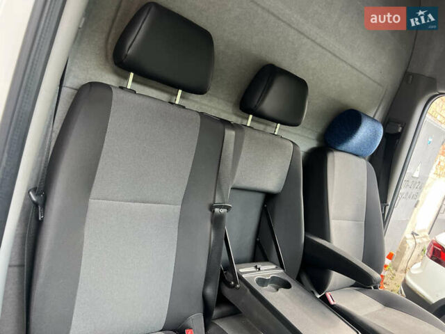 Белый Фольксваген Крафтер, объемом двигателя 1.97 л и пробегом 257 тыс. км за 17000 $, фото 13 на Automoto.ua