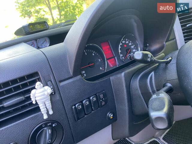 Белый Фольксваген Крафтер, объемом двигателя 1.97 л и пробегом 360 тыс. км за 20000 $, фото 6 на Automoto.ua