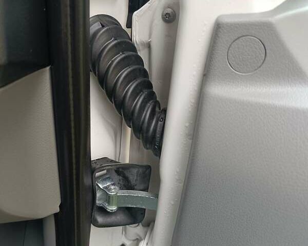 Білий Фольксваген Крафтєр, об'ємом двигуна 2 л та пробігом 364 тис. км за 17800 $, фото 12 на Automoto.ua