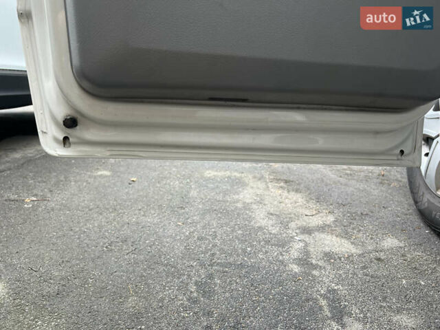 Белый Фольксваген Крафтер, объемом двигателя 1.97 л и пробегом 257 тыс. км за 17000 $, фото 29 на Automoto.ua