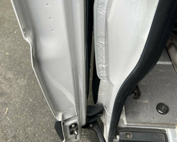 Белый Фольксваген Крафтер, объемом двигателя 1.97 л и пробегом 257 тыс. км за 17000 $, фото 24 на Automoto.ua