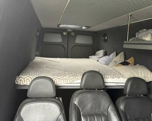 Белый Фольксваген Крафтер, объемом двигателя 1.97 л и пробегом 450 тыс. км за 17000 $, фото 2 на Automoto.ua