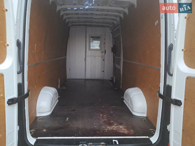 Белый Фольксваген Крафтер, объемом двигателя 1.97 л и пробегом 220 тыс. км за 23000 $, фото 2 на Automoto.ua