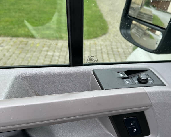 Белый Фольксваген Крафтер, объемом двигателя 2 л и пробегом 273 тыс. км за 22500 $, фото 22 на Automoto.ua