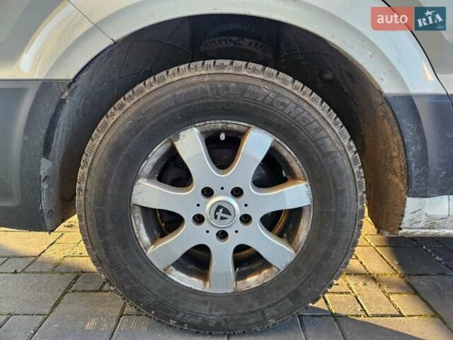 Белый Фольксваген Крафтер, объемом двигателя 2 л и пробегом 372 тыс. км за 17200 $, фото 3 на Automoto.ua