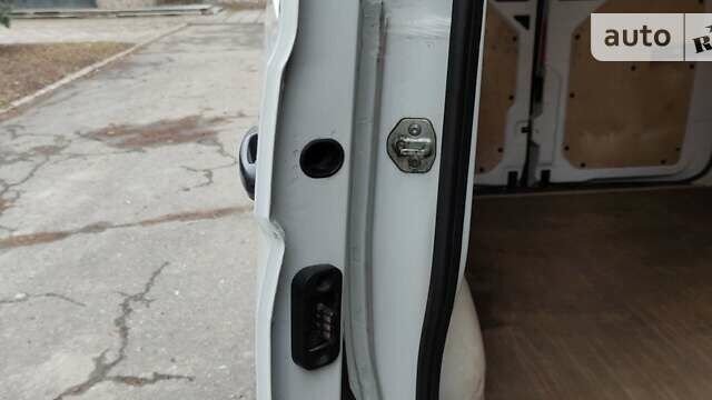 Білий Фольксваген Крафтєр, об'ємом двигуна 1.97 л та пробігом 281 тис. км за 18500 $, фото 22 на Automoto.ua
