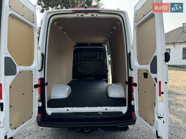 Белый Фольксваген Крафтер, объемом двигателя 1.97 л и пробегом 172 тыс. км за 26500 $, фото 61 на Automoto.ua
