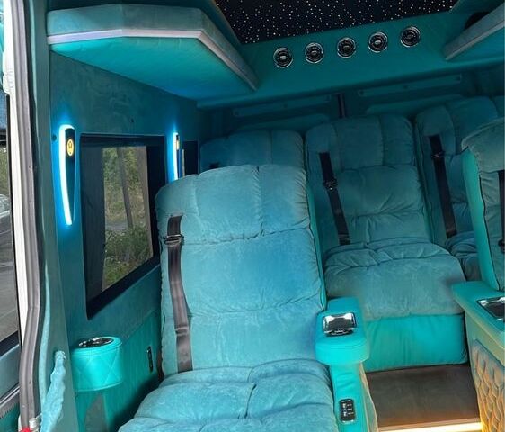 Белый Фольксваген Крафтер, объемом двигателя 2 л и пробегом 205 тыс. км за 65000 $, фото 7 на Automoto.ua