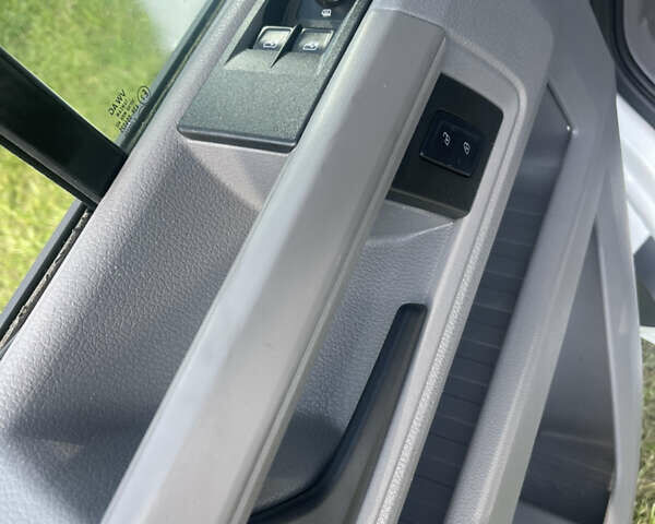 Белый Фольксваген Крафтер, объемом двигателя 1.97 л и пробегом 232 тыс. км за 23226 $, фото 17 на Automoto.ua