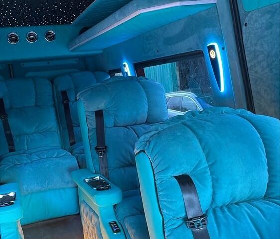 Белый Фольксваген Крафтер, объемом двигателя 2 л и пробегом 205 тыс. км за 65000 $, фото 6 на Automoto.ua