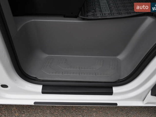 Фольксваген Крафтєр 2021 у Києві на Automoto.ua Білий Фольксваген Крафтєр, об'ємом двигуна 2 л та пробігом 129 тис. км за 28000 $, фото 31 на Automoto.ua