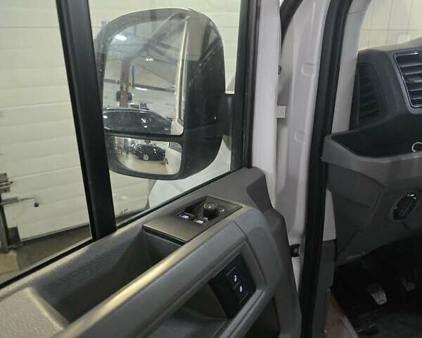 Белый Фольксваген Крафтер, объемом двигателя 2 л и пробегом 230 тыс. км за 23800 $, фото 2 на Automoto.ua