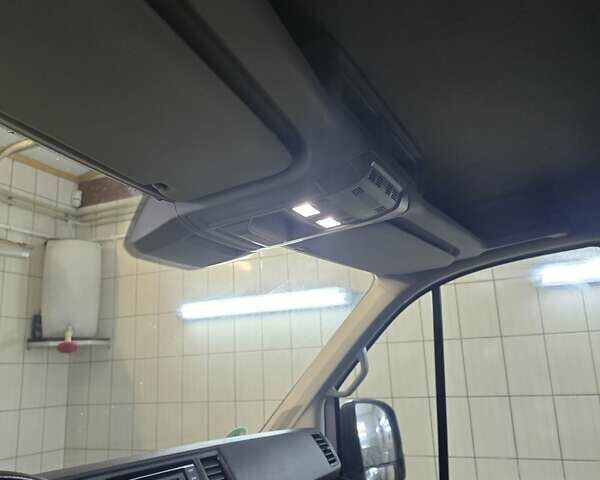 Белый Фольксваген Крафтер, объемом двигателя 2 л и пробегом 230 тыс. км за 23800 $, фото 3 на Automoto.ua