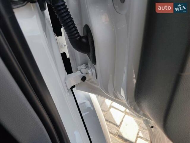 Білий Фольксваген Крафтєр, об'ємом двигуна 2 л та пробігом 201 тис. км за 25900 $, фото 64 на Automoto.ua
