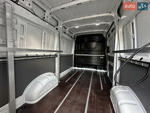 Белый Фольксваген Крафтер, объемом двигателя 1.97 л и пробегом 280 тыс. км за 23500 $, фото 7 на Automoto.ua