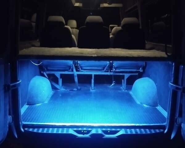 Білий Фольксваген Крафтєр, об'ємом двигуна 2.46 л та пробігом 470 тис. км за 10299 $, фото 3 на Automoto.ua